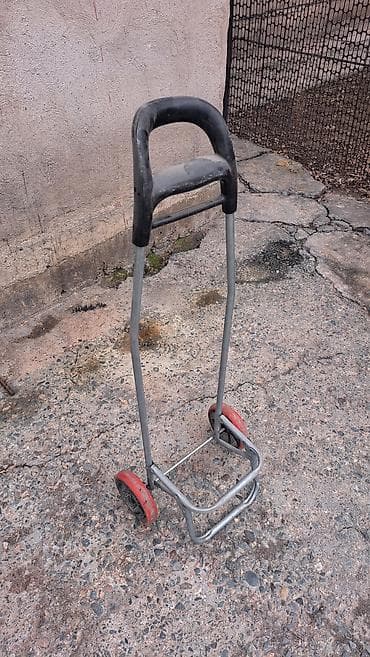 Компактная складная тележка для перевозки сумок и коробок. -