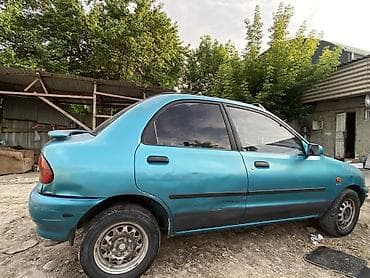 Mazda 121: 1992 г., 1.3 л, Механика, Бензин, Седан