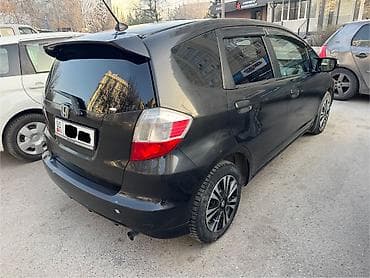 Honda Fit: 2010 г., 1.5 л, Автомат, Бензин at lalafo.kg Honda Fit: 2010 г., 1.5 л, Автомат, Бензин