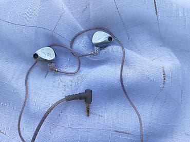 samsung buds 4 pro: Проводные вакуумные наушники, Knowledge Zenith, Б/у, цвет - Серебристый — 3