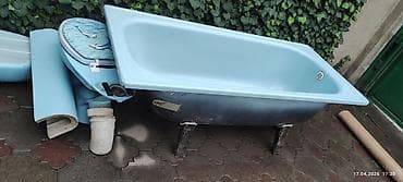 ножки для стальных ванн: Ванна стальная, прямоугольная, светло‑голубого цвета. Характеристики — 2