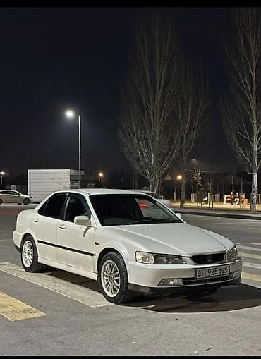 Honda Accord: 2001 г., 1.8 л, Механика, Бензин, Седан