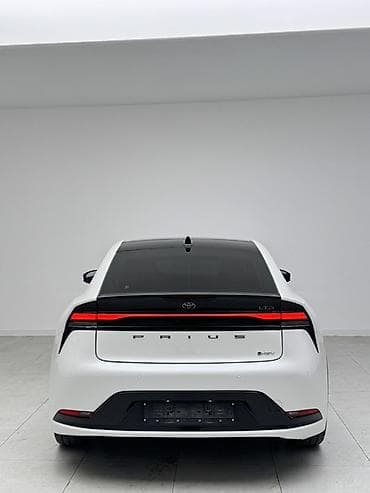 Toyota Prius: 2023 г., 2 л, Вариатор, Гибрид, Лифтбек — 6