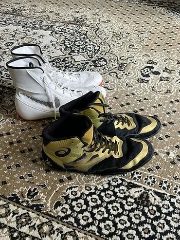 Мырзалардын бут кийими: Эркектердин кроссовкасы, 43, Asics, Колдонулган, түсү - Ак, Өзү алып кетүү, Акылуу жеткирүү — 1