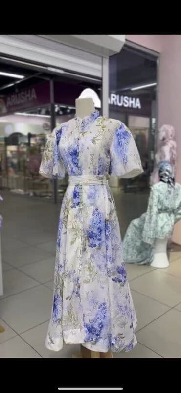 Продаю платье,очень красивое с камушками,удобное состояние