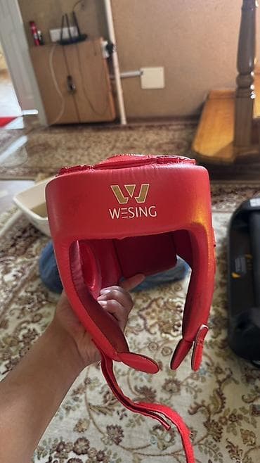 Шлемы: Защитный шлем для единоборств WESING (размер L), красный. - — 1