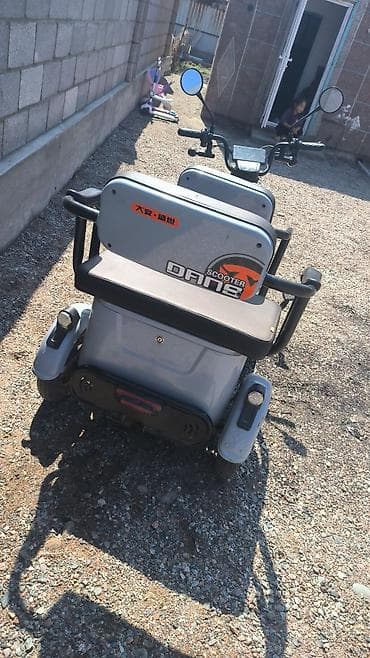 Скутерлер: Электроскутер-трицикл DANS Scooter - Компоновка: три колеса — 2