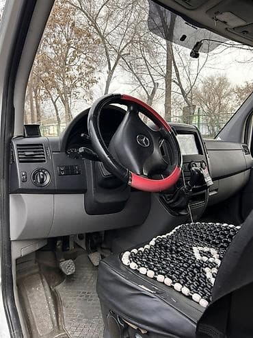 грузопосажирский спринтер: Легкий грузовик, Mercedes-Benz — 3