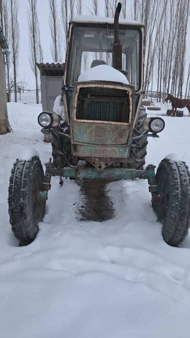 Трактор колесный, классика советской серии (ориентировочно МТЗ/ЮМЗ)