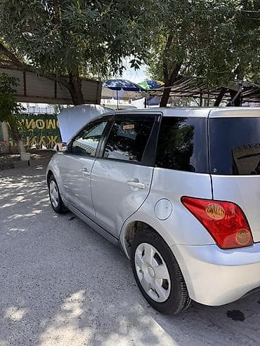 Продаю Toyota ist Год выпуска 2003 Объем двигателя 1.3 vvt-I Бензин — 8