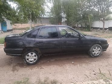 70 сом: Opel Vectra: 1992 г., 1.6 л, Кол менен иштөөчү, Бензин, Седан — 1