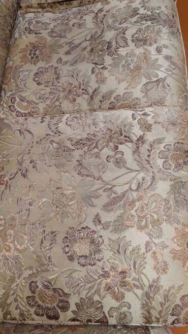 продажа мягкой мебели: Мягкая мебель. Продаю б/у мягкую мебель: диван и два кресла. Диван — 3