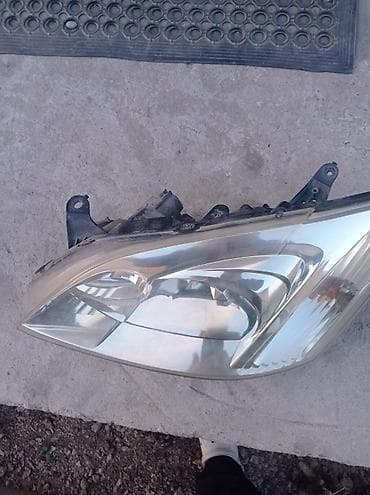 кузов 53: Передняя правая фара Toyota 2003 г. — 2