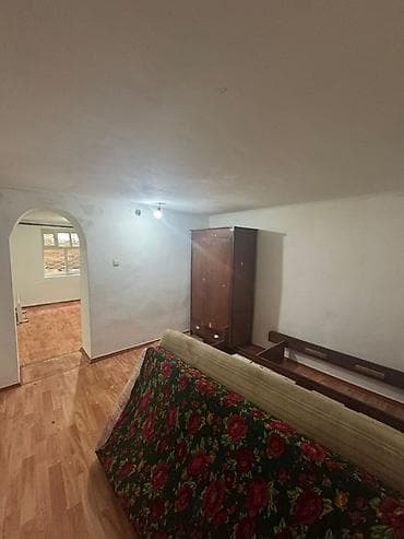 квартира с подсилением: Сдается небольшое жилое помещение с отдельными комнатами. - — 2