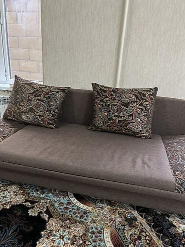 small table: Прямой диван — 4