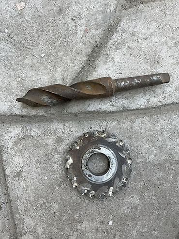 чорный металл: Набор металлорежущего инструмента: - Спиральное сверло по металлу — 1