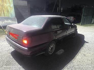 Volkswagen Vento: 1992 г., 1.8 л, Механика, Бензин, Седан