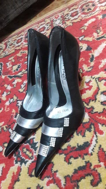 чемоданы бишкек дордой цены: Продаю туфли все 38размер
Белые 500
Серые 500
Черно-белые 500 — 5