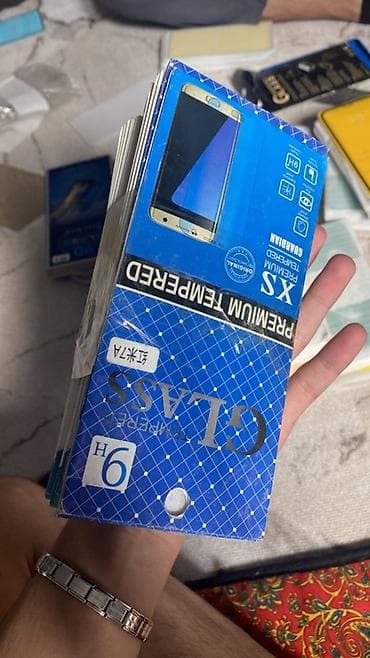 защитные пленки для mp3 плееров: 18штук срочно продам Закалённые стекла для экрана смартфона — 3