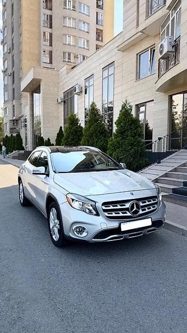Mercedes-Benz GLA-Class: 2018 г., 2 л, Автомат, Бензин, Хэтчбэк — 2