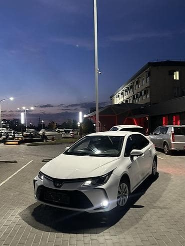 mini kuper: Toyota Corolla: 2019 г., 1.8 л, Вариатор, Гибрид, Седан — 1