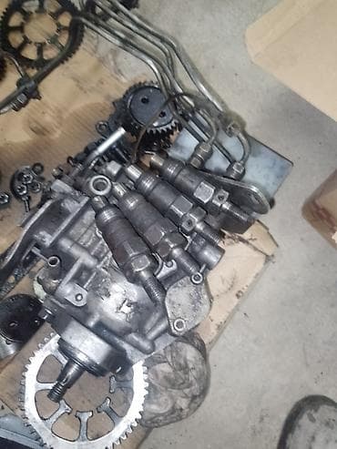 Дизельный двигатель в комплекте с ТНВД и навесными элементами Состав