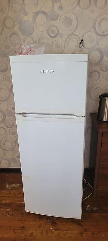 Техника и электроника: Холодильник Beko, классическая двухкамерная модель с верхней — 1