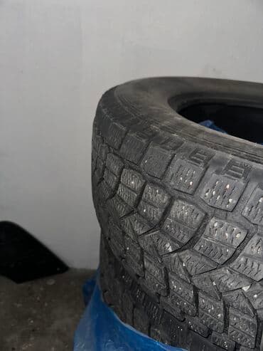 шины на внедорожник: Шины 265 / 65 / R 17, Зима, Б/у, Комплект, Внедорожные (АТ/МТ), Maxxis — 2