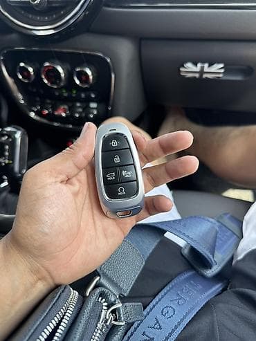 step 2: Смарт-ключ для автомобилей Hyundai. Описание: - Оригинальный брелок — 1