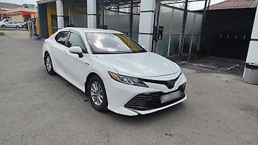 70: Toyota Camry: 2018 г., Гибрид — 3