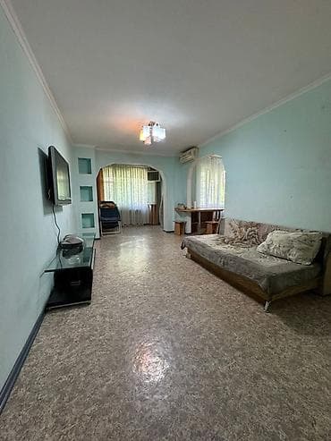 квартиры бишкек продаю: 3 комнаты, 65 м², 2 этаж, Старый ремонт — 5