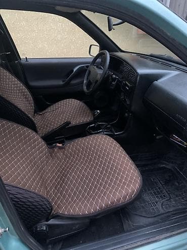 16 lt: Volkswagen Passat Variant: 1994 г., Механика, Бензин, Универсал — 9