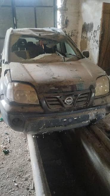 terrano 2: Nissan X-Trail: 2001 г., 2 л, Механика — 2