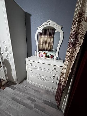 кровать и шкаф: Спальный гарнитур в классическом стиле, цвет – белый с изящной резной — 4