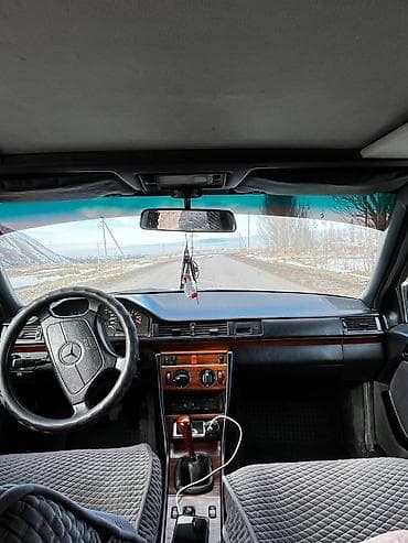 крыло на сапок: Mercedes-Benz W124: 1994 г., 2.2 л, Механика, Бензин, Седан — 7