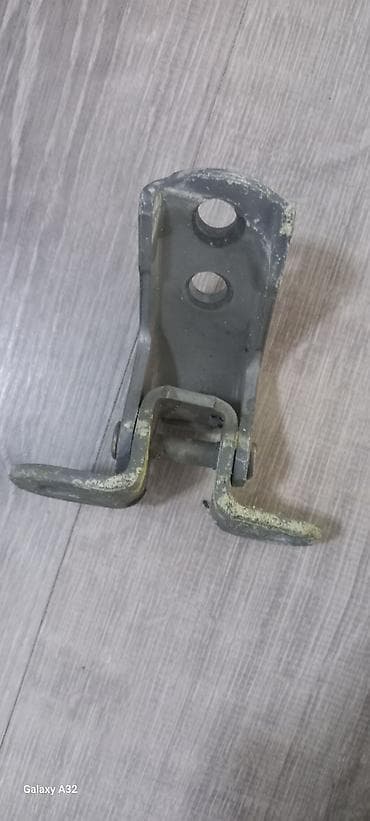 140 280: Петля двери Передняя левая Toyota, Б/у, Оригинал — 1