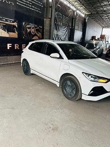 one stop: BYD E2: 2023 г., Автомат, Электромобиль, Кроссовер — 2