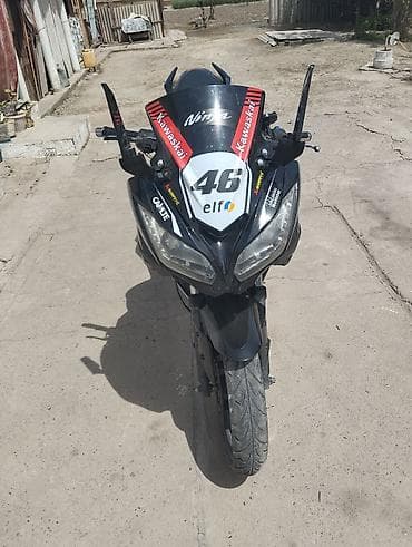 мотор скутер: Мотоцикл спорт-турист Kawasaki Ninja (стайлинг с гоночными стикерами — 1
