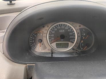 мухобойка соната: Nissan Almera Tino: 2000 г., 1.8 л, Механика, Бензин, Хэтчбэк — 6