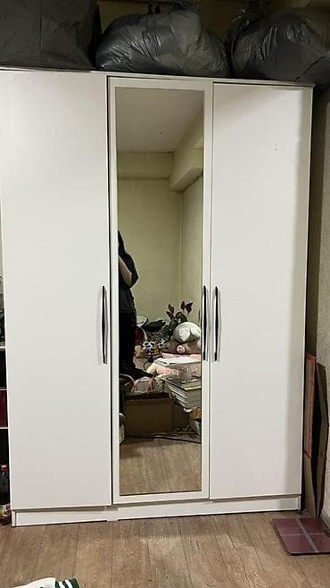 berber mirror second hand: Шифоньер, шкаф для одежды, Б/у, Прямой — 1