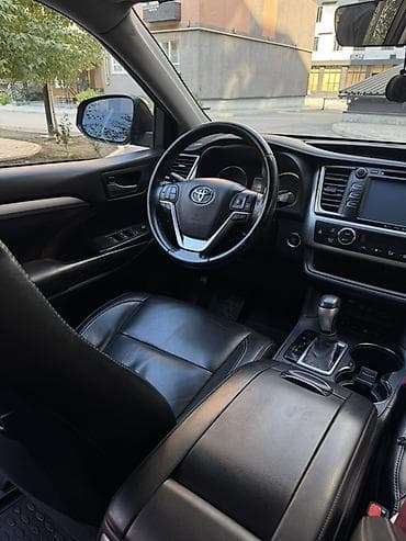 маш: Toyota Highlander: 2017 г., Бензин — 2