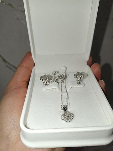 Жеке буюмдар: Ювелирный комплект Ванклив из белого золота с бриллиантами - Состав — 3