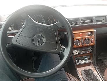 гур 124: Mercedes-Benz W124: 1993 г., Кол менен иштөөчү, Седан — 3