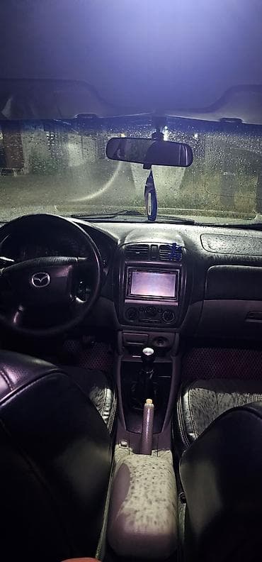 Унаа: Mazda 323: 2002 г., 1.6 л, Кол менен иштөөчү, Бензин — 6