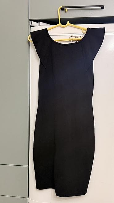 Черное платье-футляр размер S/M - Силуэт: приталенный, длина до lalafo.kg да Черное платье-футляр размер S/M - Силуэт: приталенный, длина до