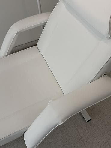 процедурный столик медицинский: Косметологическая/процедурнаяг кушетка с подлокотниками и — 3