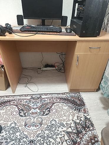 уголок школьника: Компьютерный стол, Б/у, Угловой — 1