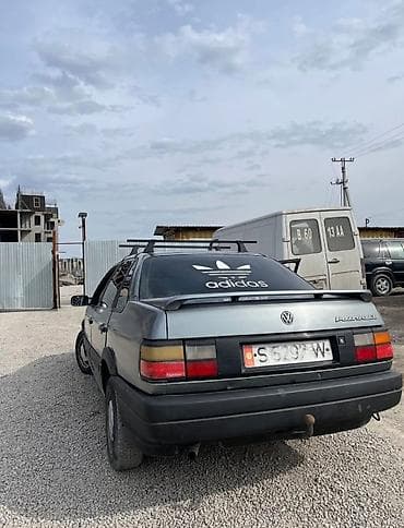 Volkswagen: Volkswagen Passat: 1987 г., 1.8 л, Механика, Бензин, Седан — 2