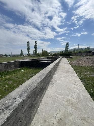 Срочно продаю участок 10сотых Кызыл-Туу на территории имеется