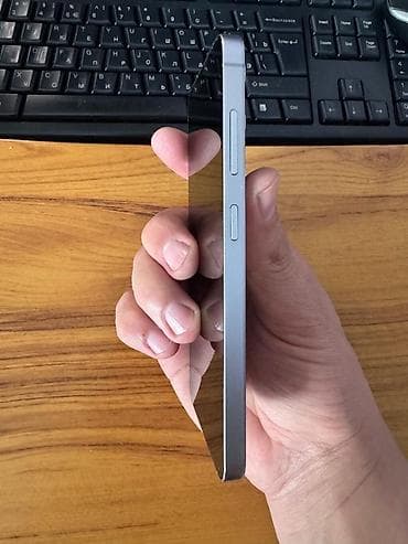 Apple iPhone: Samsung Galaxy S25 — 5